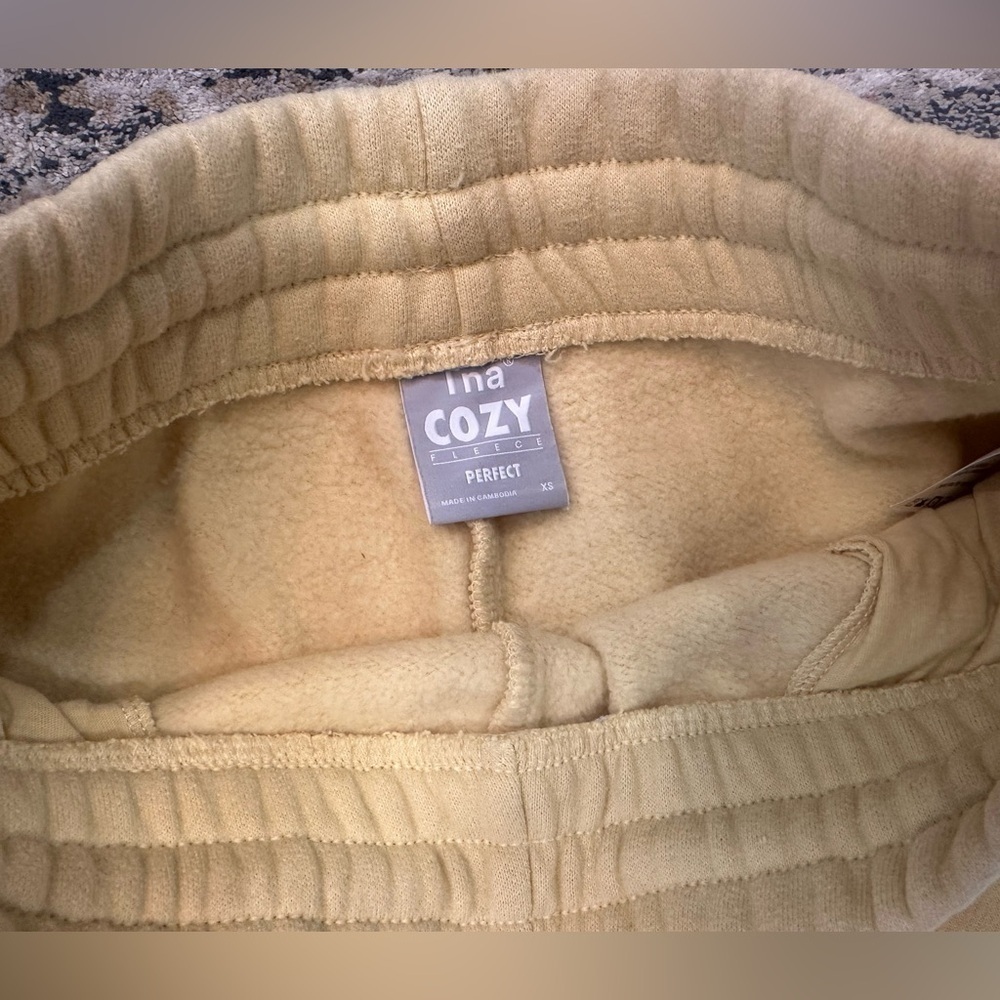 Aritzia TNA Soft Yellow Cozy Fleece Perfect Jogger Sweats - Picture 4 of 8